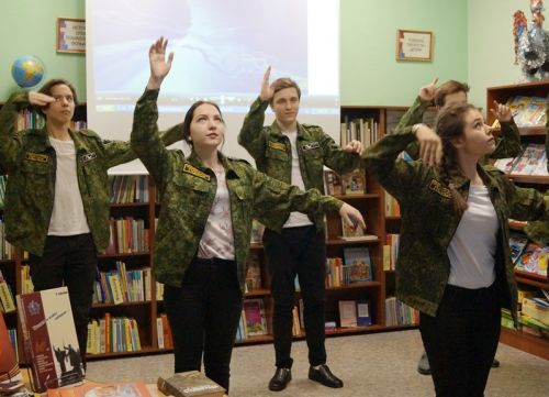 24 октября. Встреча в  муниципальной библиотеке «Эврика» с поисковым отрядом «Поиск» ТОМИНТЕХ. Встреча приурочена ко дню светлой памяти погибших «День белых журавлей».